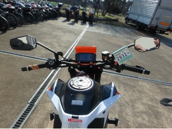     KTM 890 Duke R 2020  21