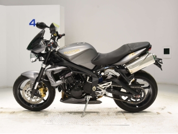     Triumph Street Triple R 2010  1