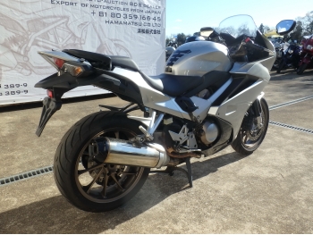     Honda VFR800F Interceptor 2015  9