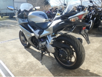     Honda VFR800F Interceptor 2015  11