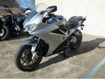     Honda VFR800F Interceptor 2015  13