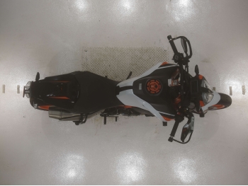     KTM 890 Duke R 2021  3