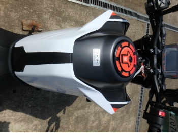     KTM 890 Duke R 2021  21