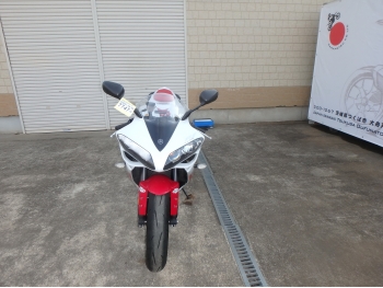     Yamaha YZF-R1 2008  6