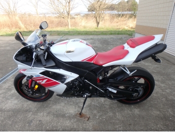     Yamaha YZF-R1 2008  12