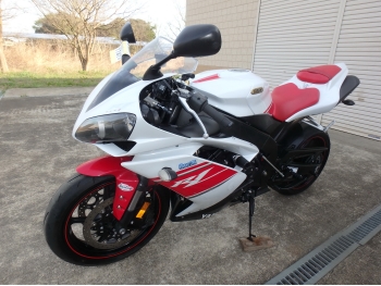     Yamaha YZF-R1 2008  13