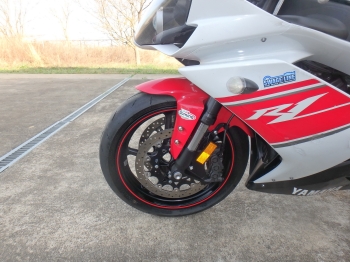     Yamaha YZF-R1 2008  14