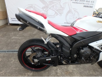     Yamaha YZF-R1 2008  17