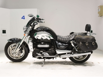     Triumph Rocket III 2006  1