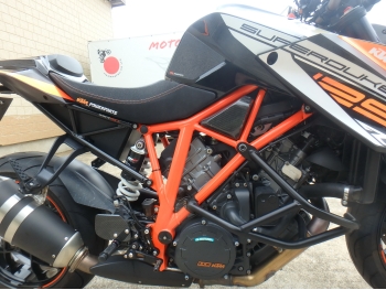    KTM 1290 Super Duke R 2014  18