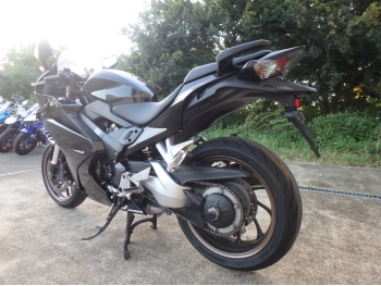     Honda VFR800F Interceptor 2017  6